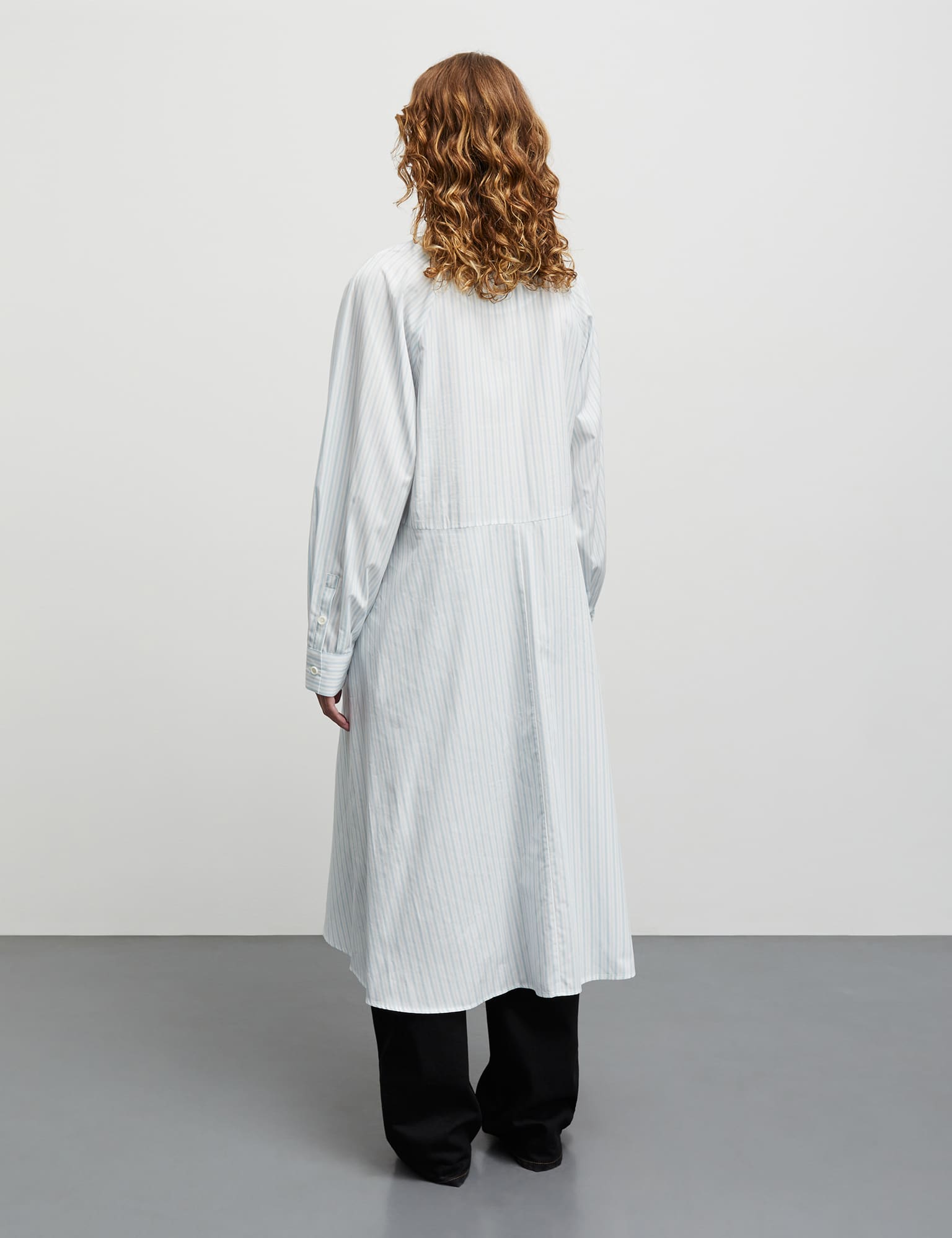 poplinda-esme-dress-pinstripe-cashmere-blue_3.jpg Poplinda Esme Dress, Pinstripe/Cashmere Blue